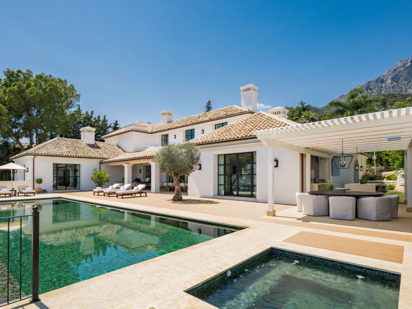 Excepcional villa en venta en Cascada de Camoján en la Milla de Oro de Marbella